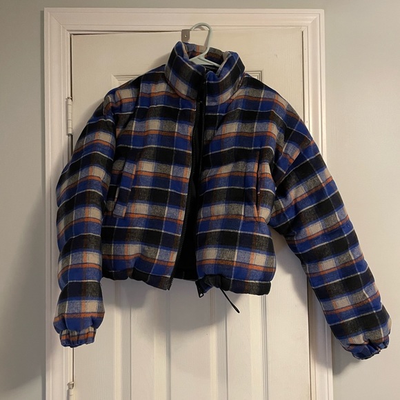 NWOT Urban Outfitters cropped puffer jacket - Picture 4 of 8
